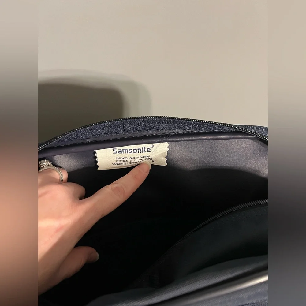 Samsonite Navy Blue tote bag/luggage